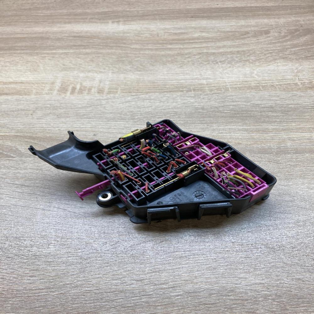 8D2941824   Fuse module Audi A6 S6 C6 4F