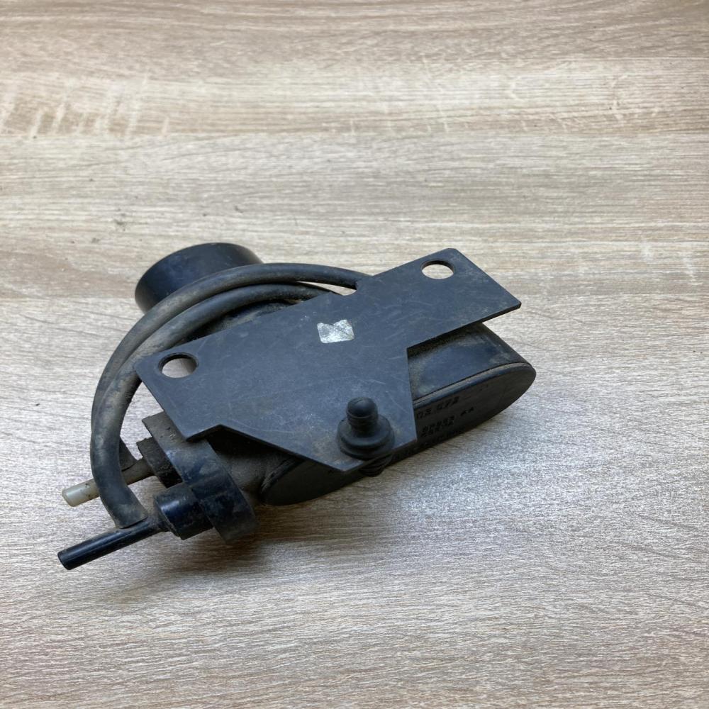 92GB 9P963 AA 003572  Central locking vacuum pump Ford Scorpio