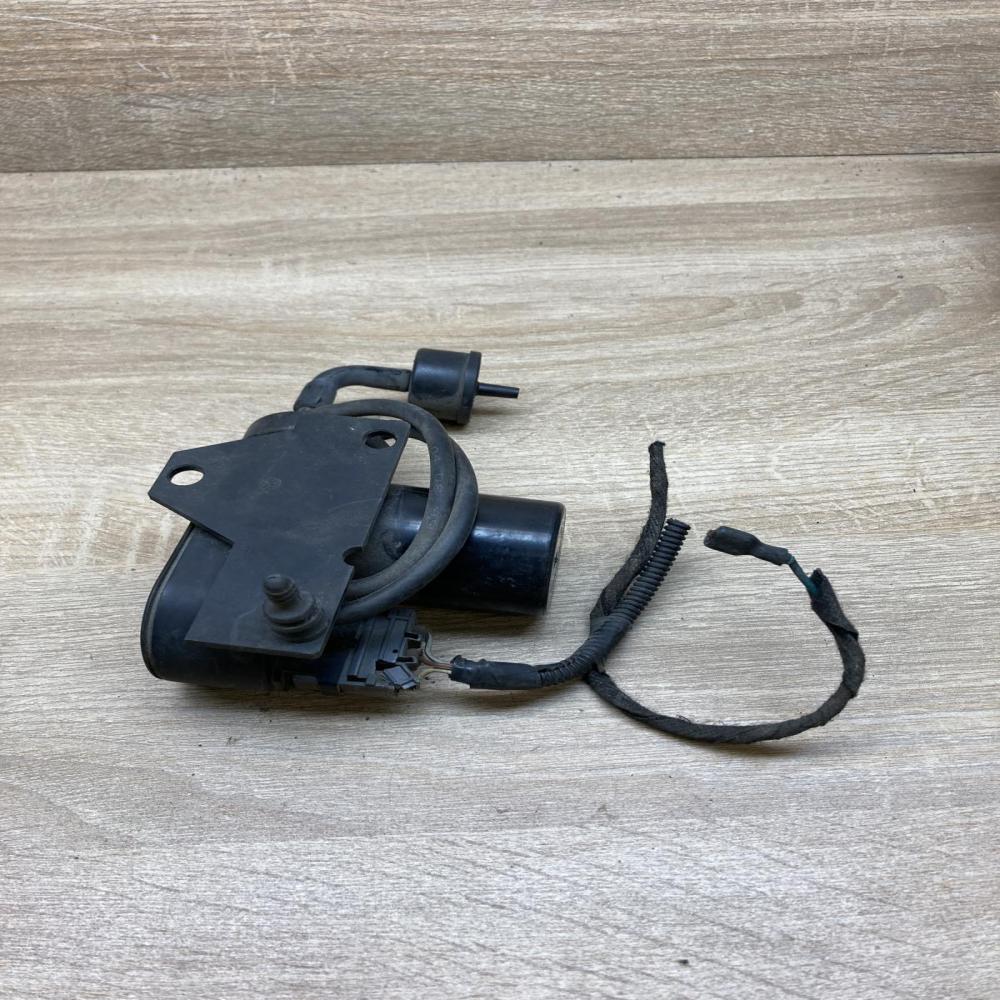 412773 003572  Central locking vacuum pump Volvo S40, V40