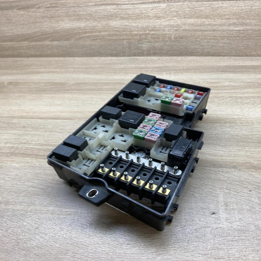 8688040 518818000  Fuse module Volvo V50