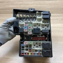 8688040 518818000  Fuse module Volvo V50