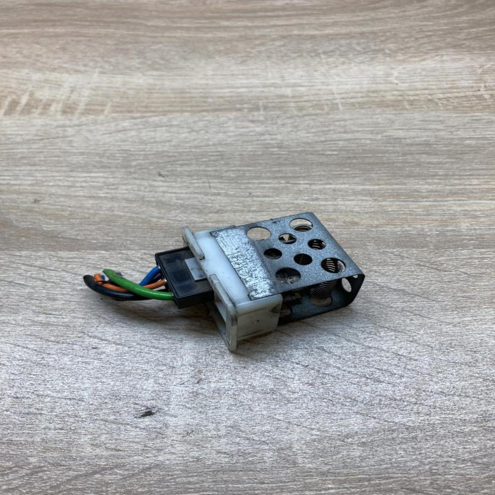 90560362   Coolant fan relay Opel Astra H