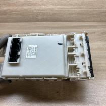 1575 8L04 82730 0F070 C 1087 8J06 Fuse module Toyota Verso