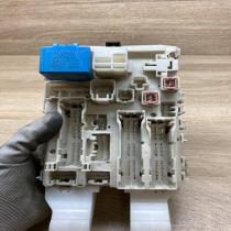 1575 8L04 82730 0F070 C 1087 8J06 Fuse module Toyota Verso