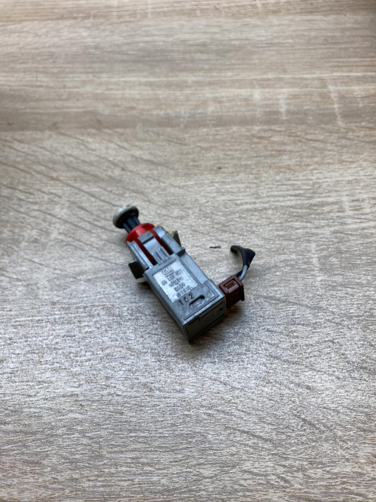 09185907 451010  Brake pedal sensor switch Opel Meriva A