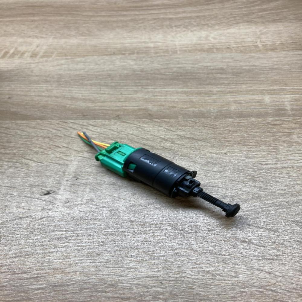 95835T02   Clutch pedal sensor Citroen DS3