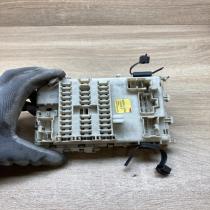 24350 AV700 0111051  Fuse module Nissan Primera