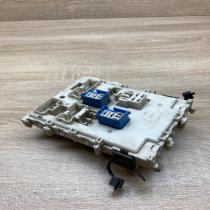 24350 AV700 0111051  Fuse module Nissan Primera