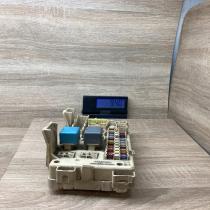 82641 CA010F   Fuse module Toyota Avensis T220