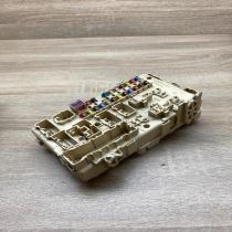 82641 CA010F   Fuse module Toyota Avensis T220