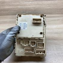 82641 CA010F   Fuse module Toyota Avensis T220
