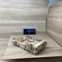 82641 CA010F   Fuse module Toyota Avensis T220