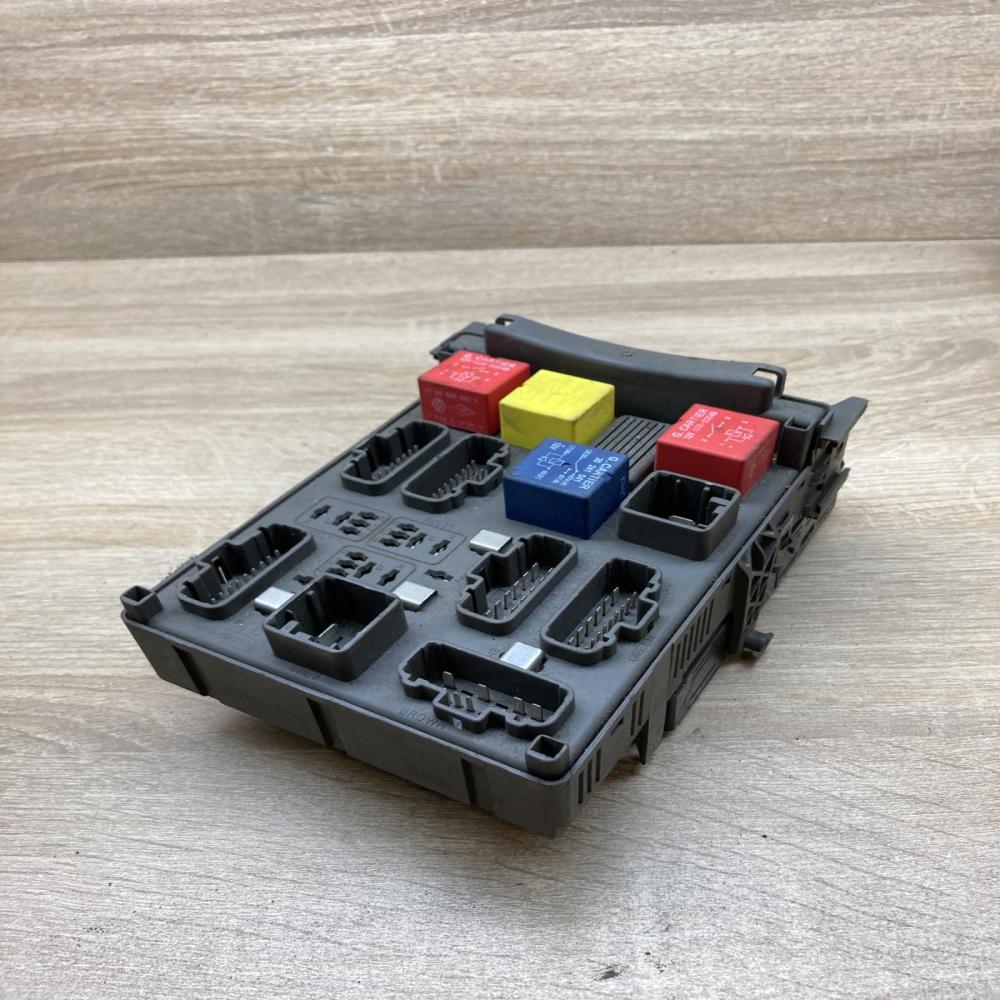 8200190284 8200148810 8200004201 Fuse module Renault Laguna II