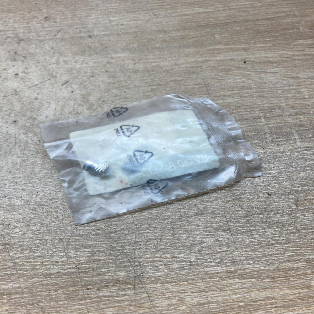 7701050260   Wheel nut cap/cover Renault Megane II