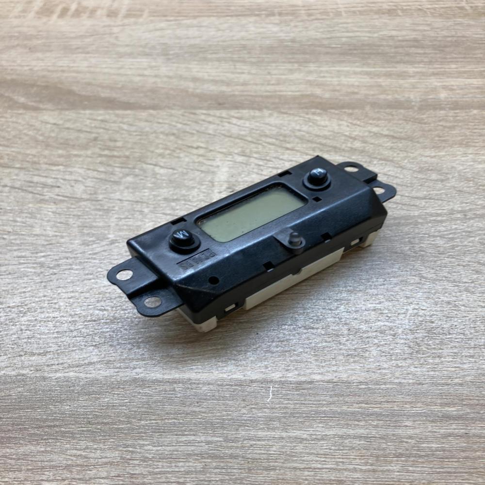 98AB 15000 CCW 23270 14  Screen/display/small screen Ford Focus