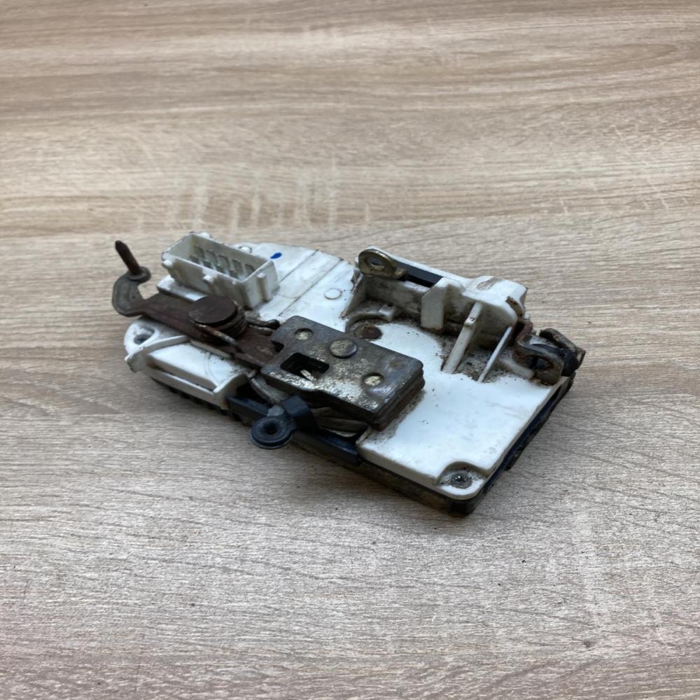 RENAULT DOOR LOCK   Front door lock Renault Scenic I
