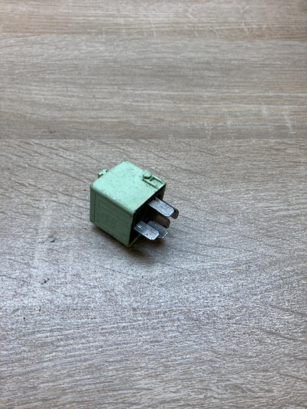 8373700   Other relay BMW 3 E46