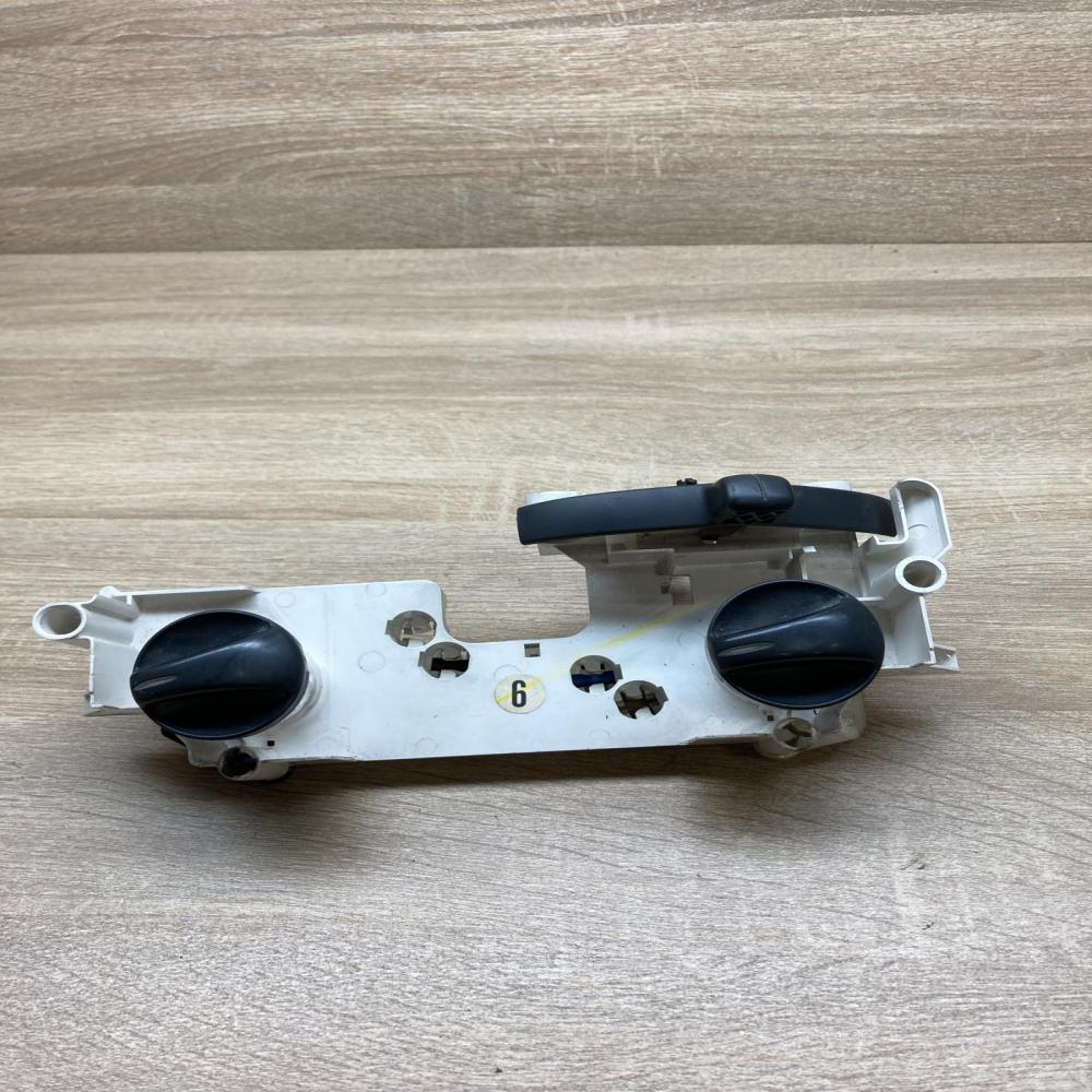 758649 758277  Climate control unit Toyota Yaris