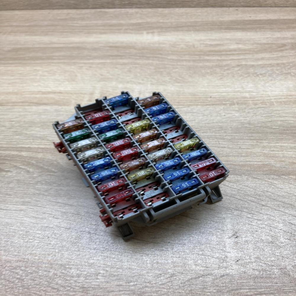 9162439   Fuse module Volvo V70