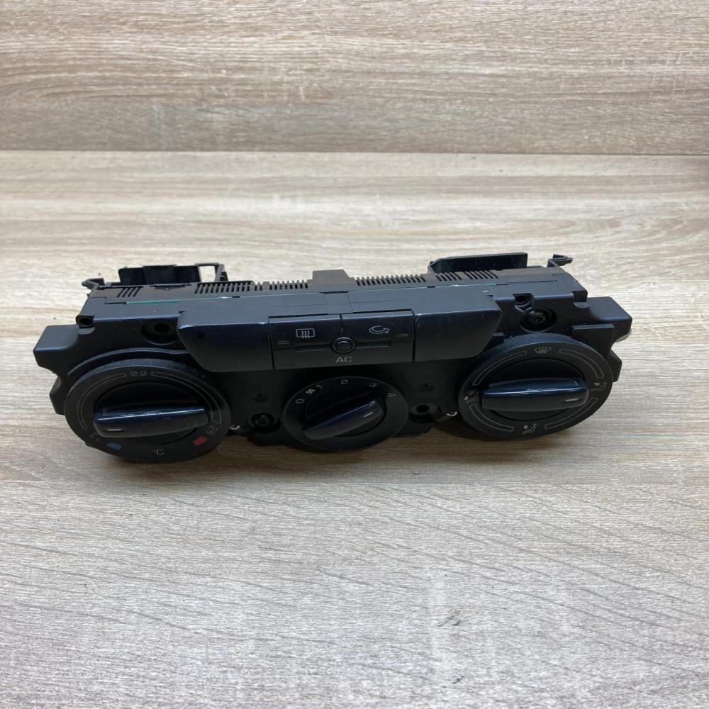 7435810 05S23A1  Climate control unit Volkswagen Golf V