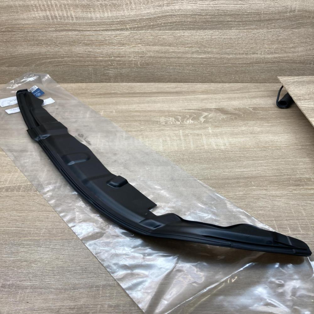 A2117270330   Front door rubber seal Mercedes-Benz E W211