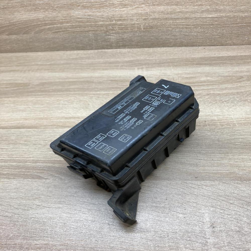 01048N   Fuse module Toyota Corolla E110