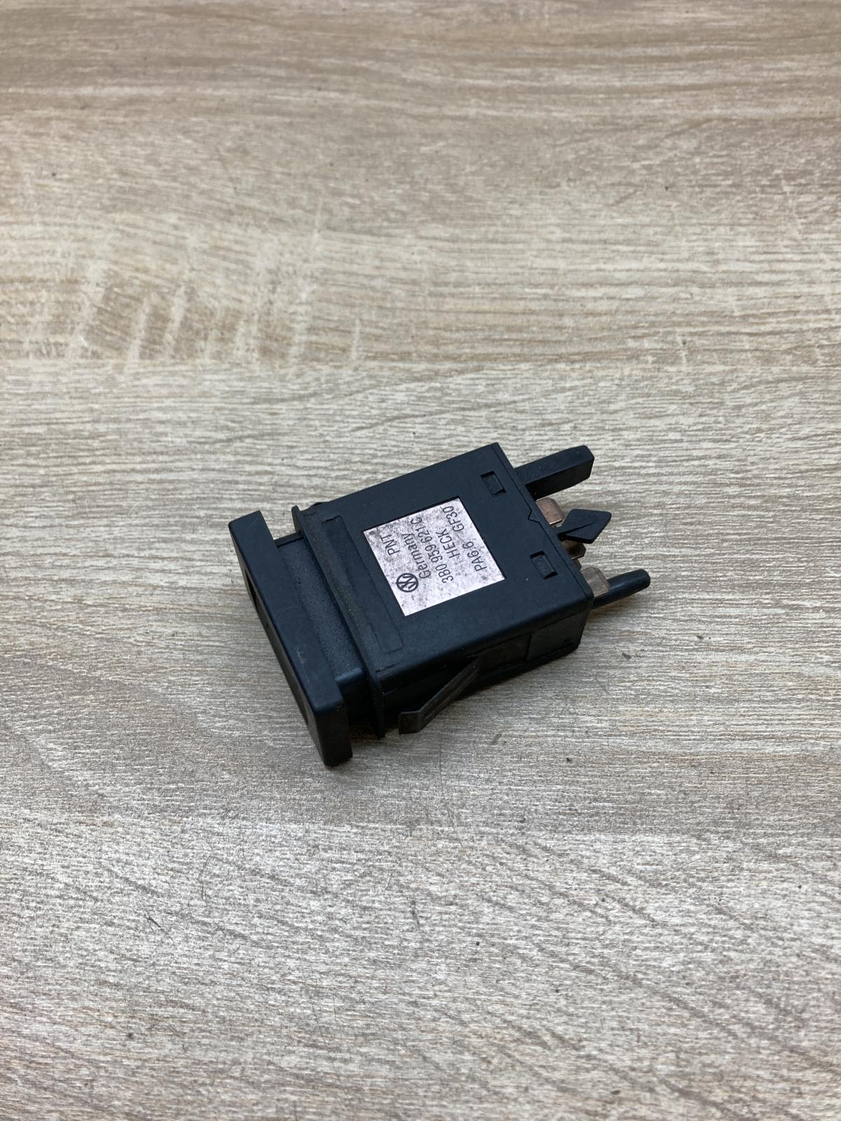 3B0959621C   Windscreen/window heater switch Volkswagen PASSAT B5