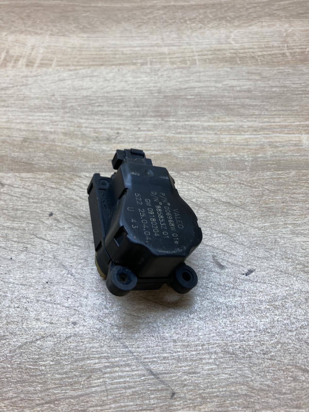 09180204 006968W  Air flap motor/actuator Opel Signum