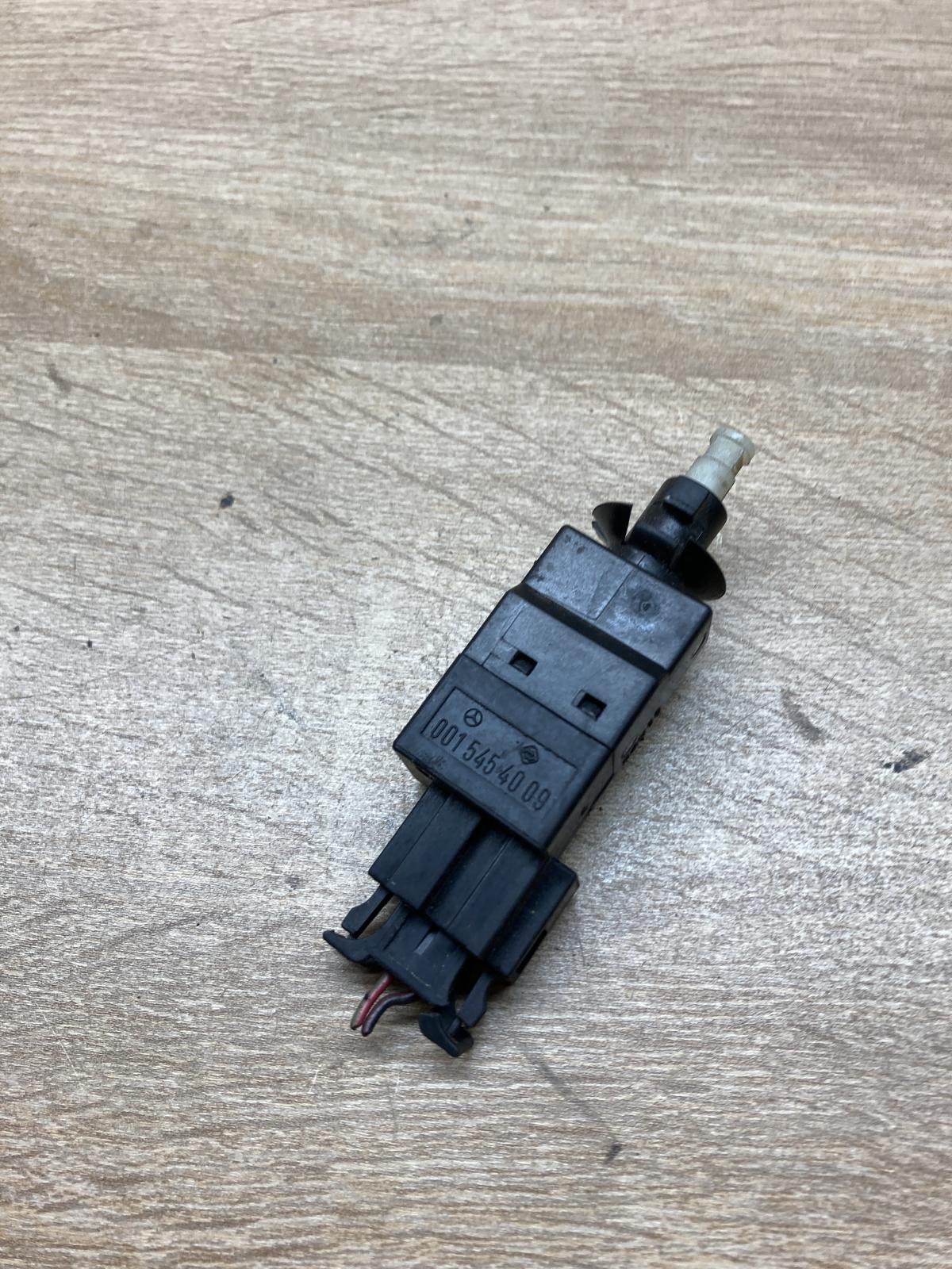 0015454009   Brake pedal sensor switch Mercedes-Benz E W211