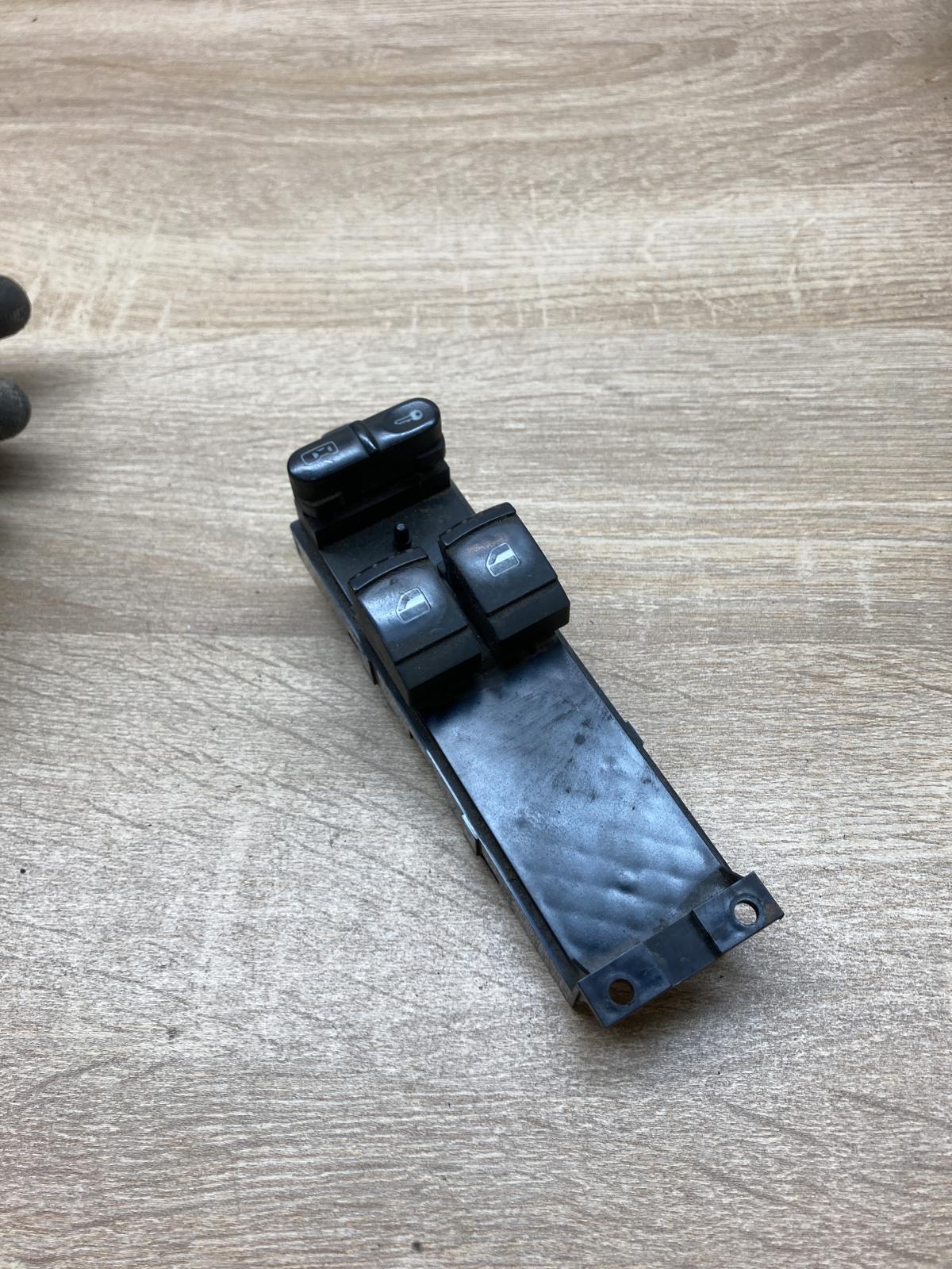 1J3959857   Electric window control switch Volkswagen Golf IV