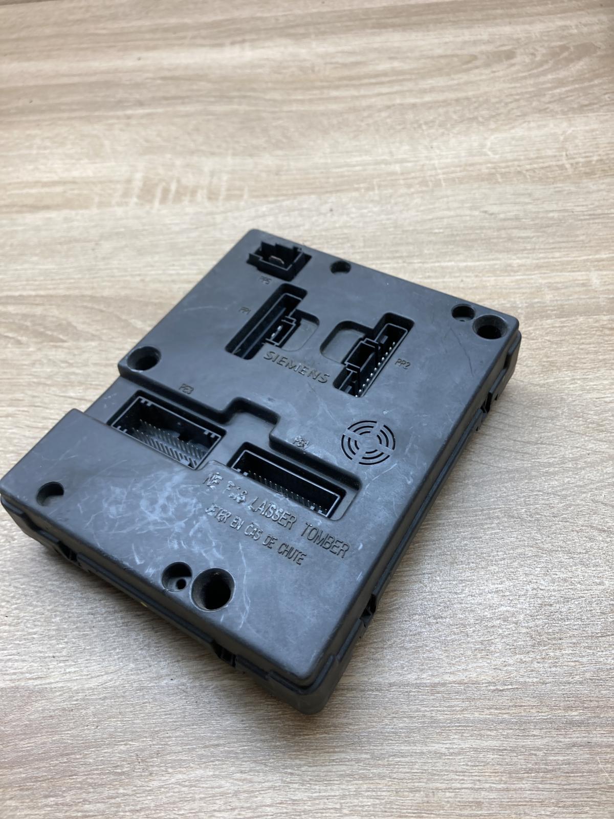 7703297930   Central body control module Renault Scenic I