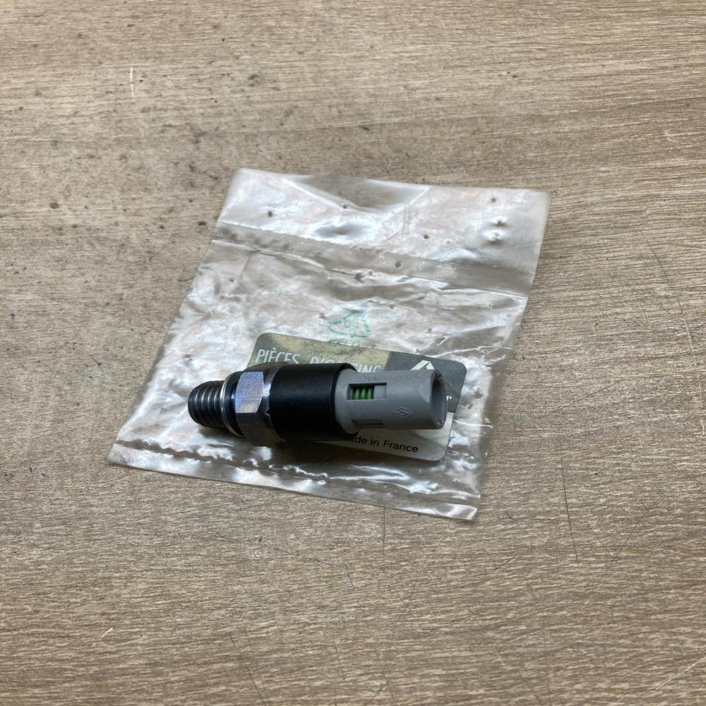 8200761279   Oil pressure sensor Renault Clio II