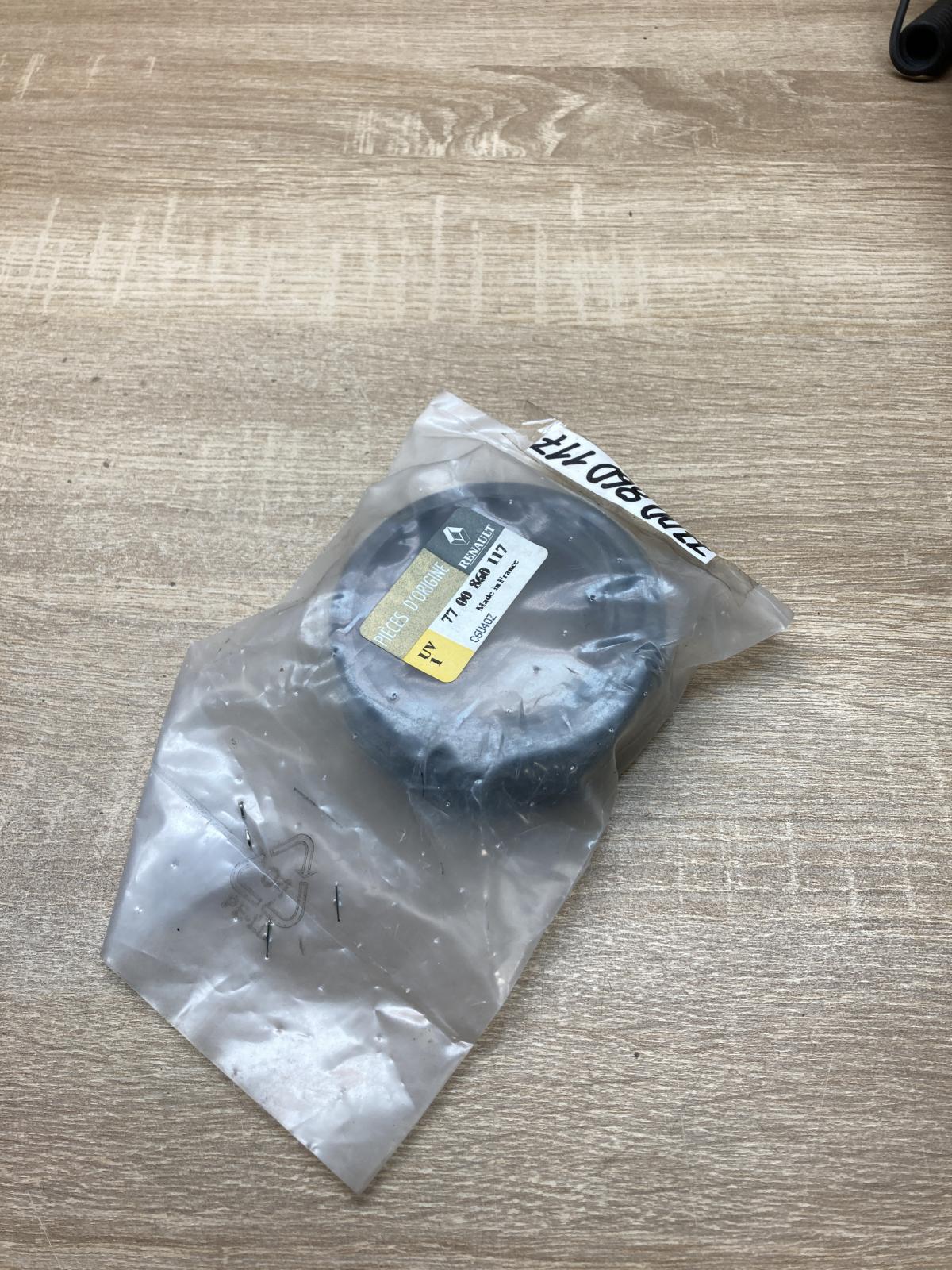 7700860117   Oil filter cover Renault Clio I
