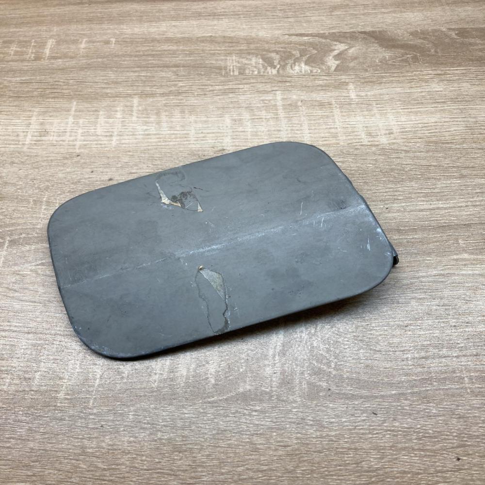 893809905B   Fuel tank cap trim Audi 80 90 B3