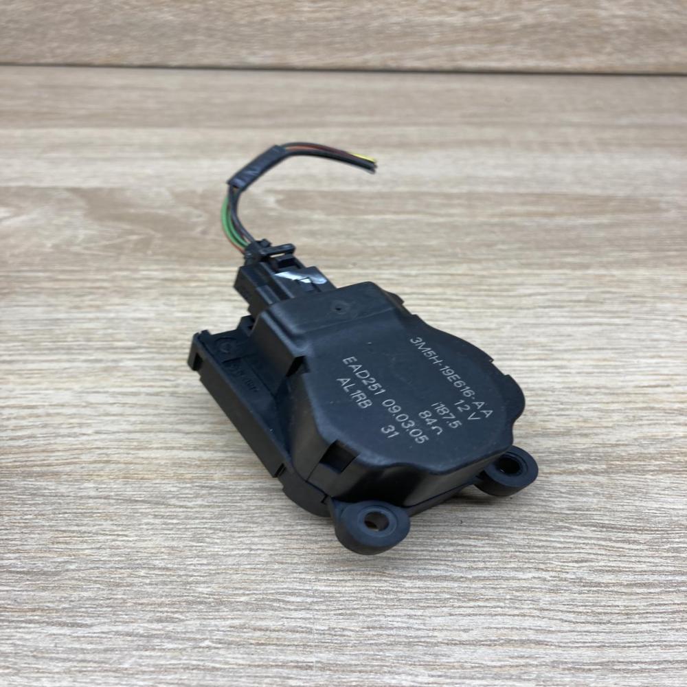3M5H 19E616 AA   Air flap motor/actuator Volvo V70