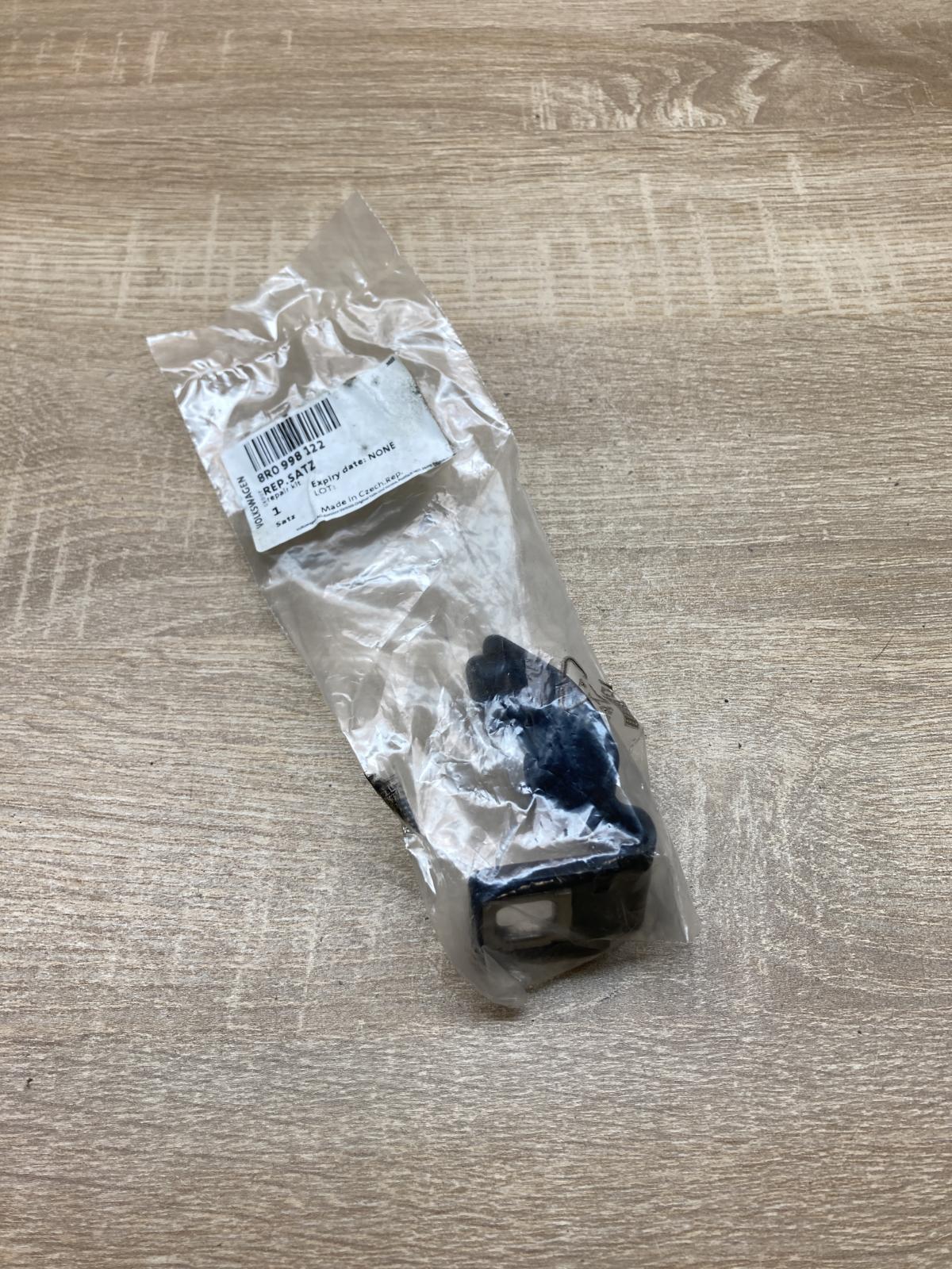 8R0998122   Headlight/headlamp mounting bracket Audi Q5 SQ5