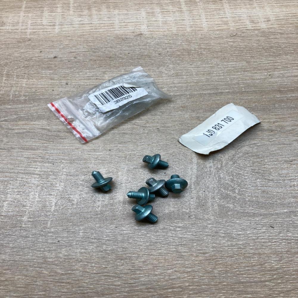 1J0831700  6 Pcs Nuts/bolts Volkswagen Bora