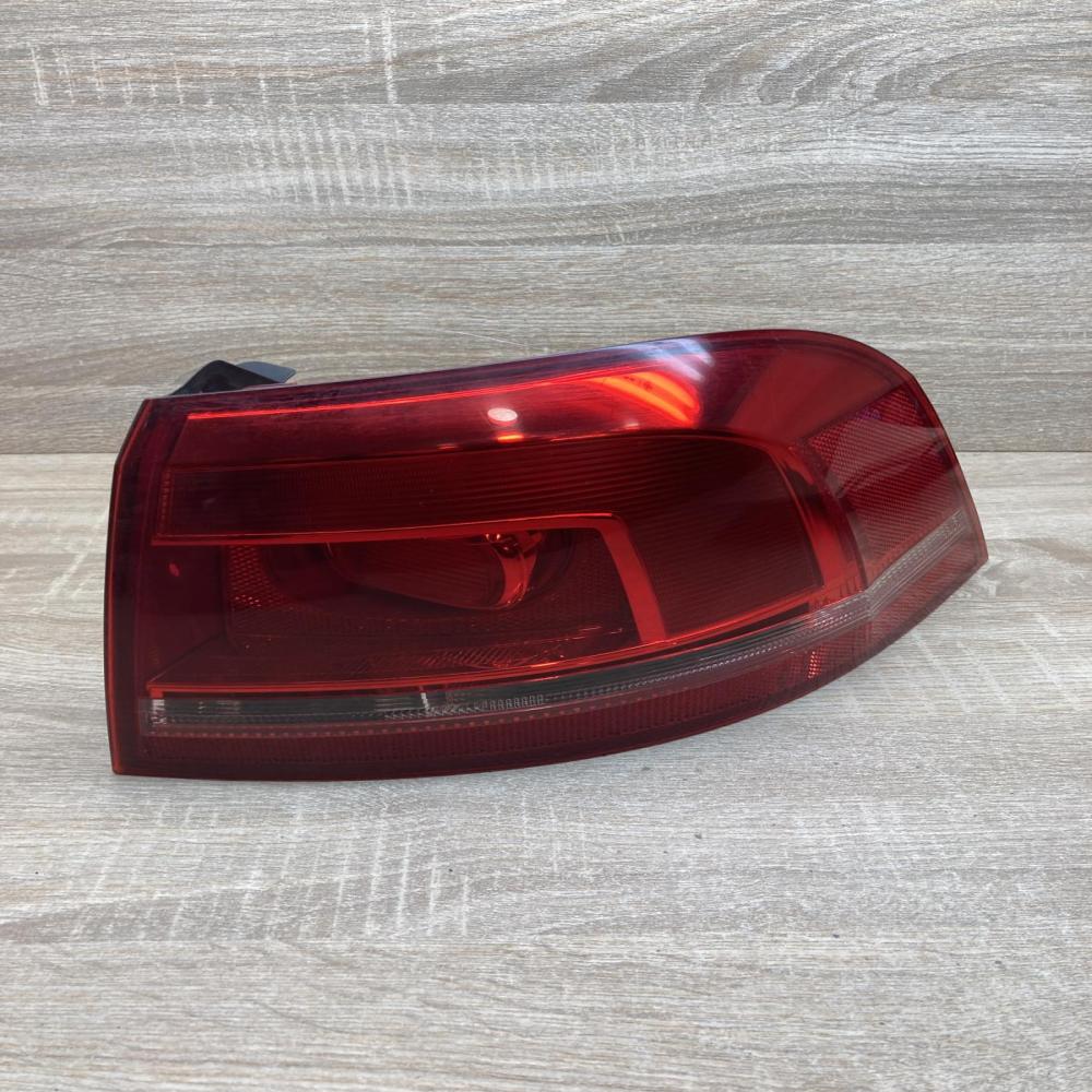 3AF945096E   Rear/tail lights Volkswagen PASSAT B7
