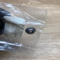 7703035048   Other engine bay part Renault Trafic II (X83)