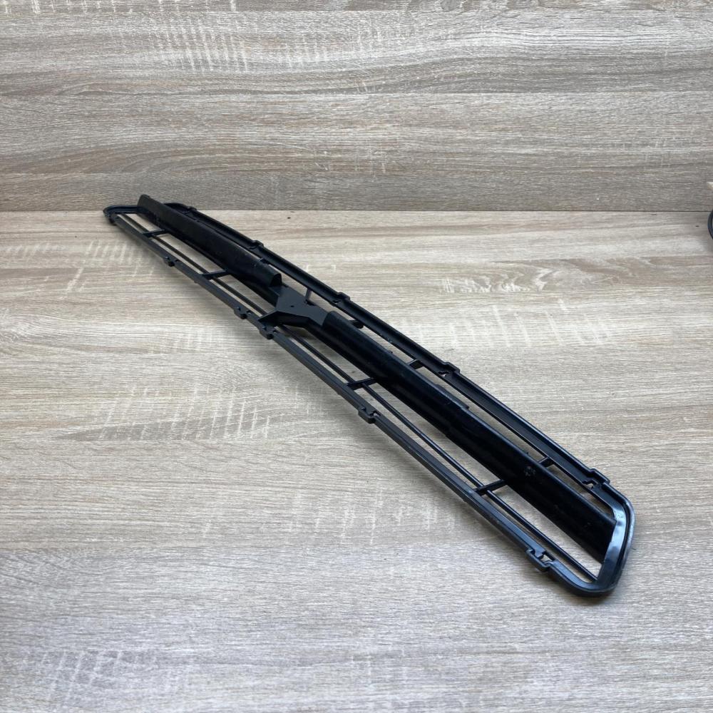94024   Front bumper lower grill Volvo XC90