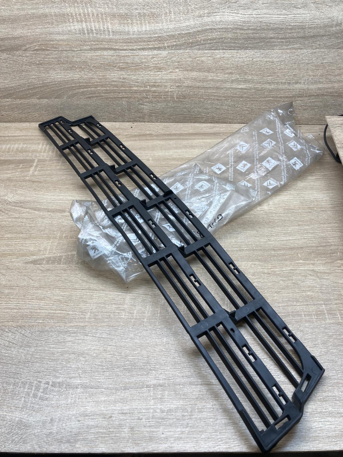 9627614277   Front bumper lower grill Citroen Saxo