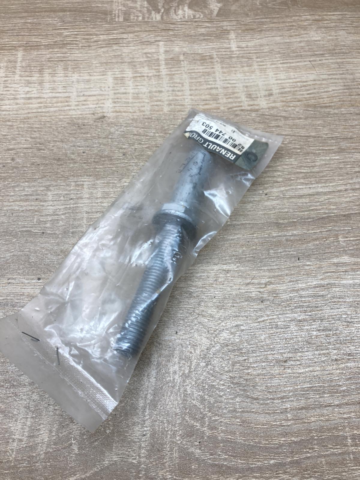 8200744503   Nuts/bolts Renault Megane I