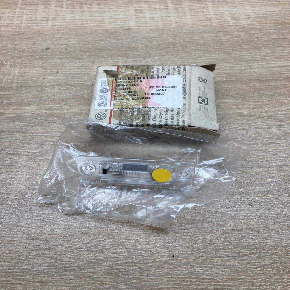 1J6943021A   Number plate light Volkswagen Phaeton