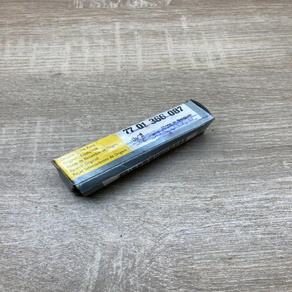 7701366087   Spark plug Renault 9