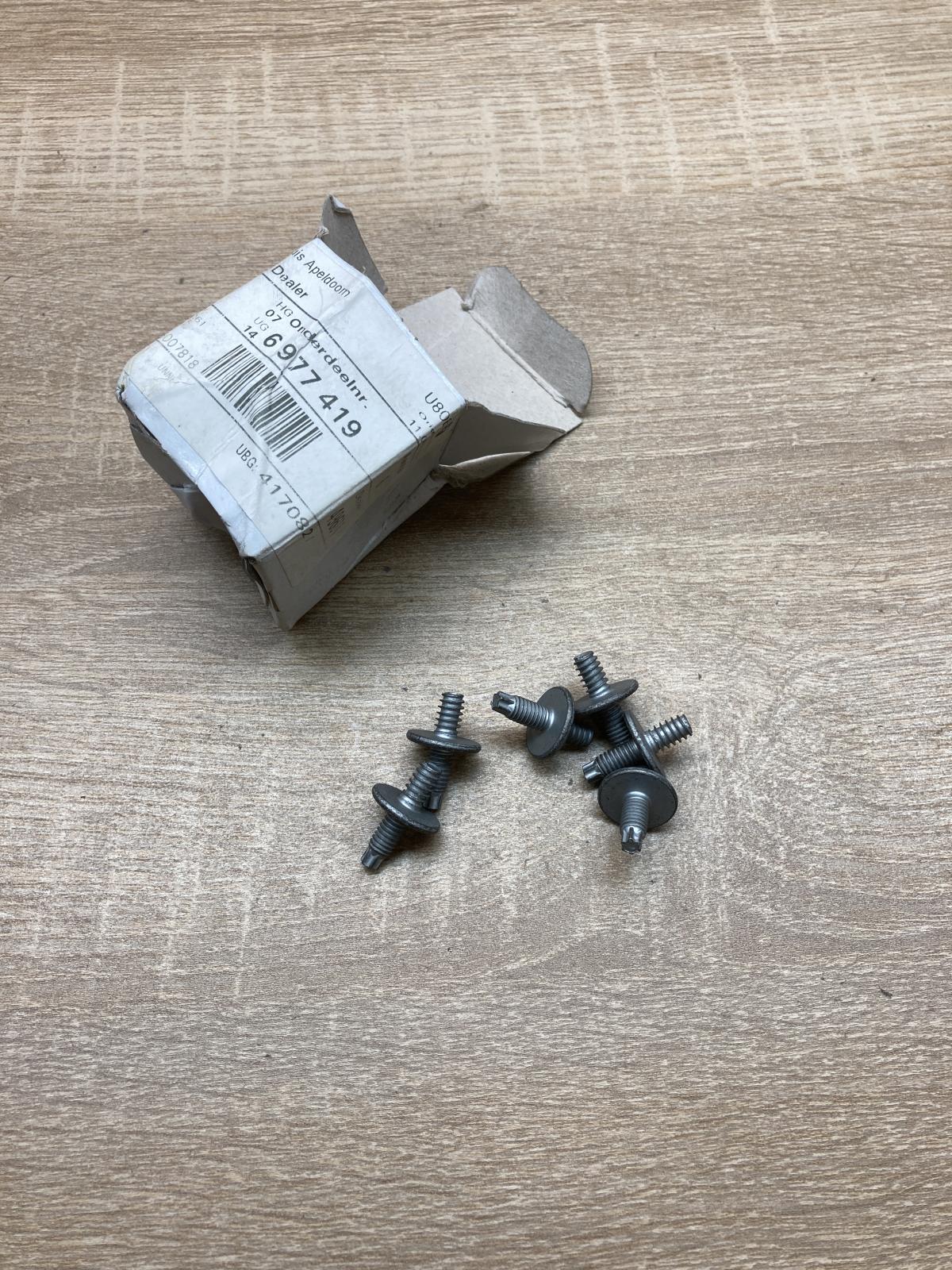 6977419  6 Pcs Nuts/bolts BMW 3 E90 E91