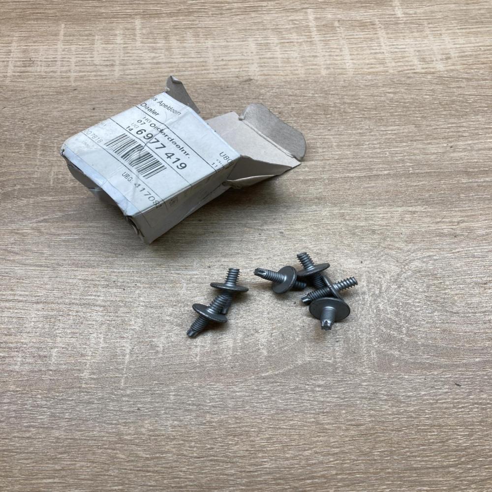 6977419  6 Pcs Nuts/bolts BMW 3 E90 E91