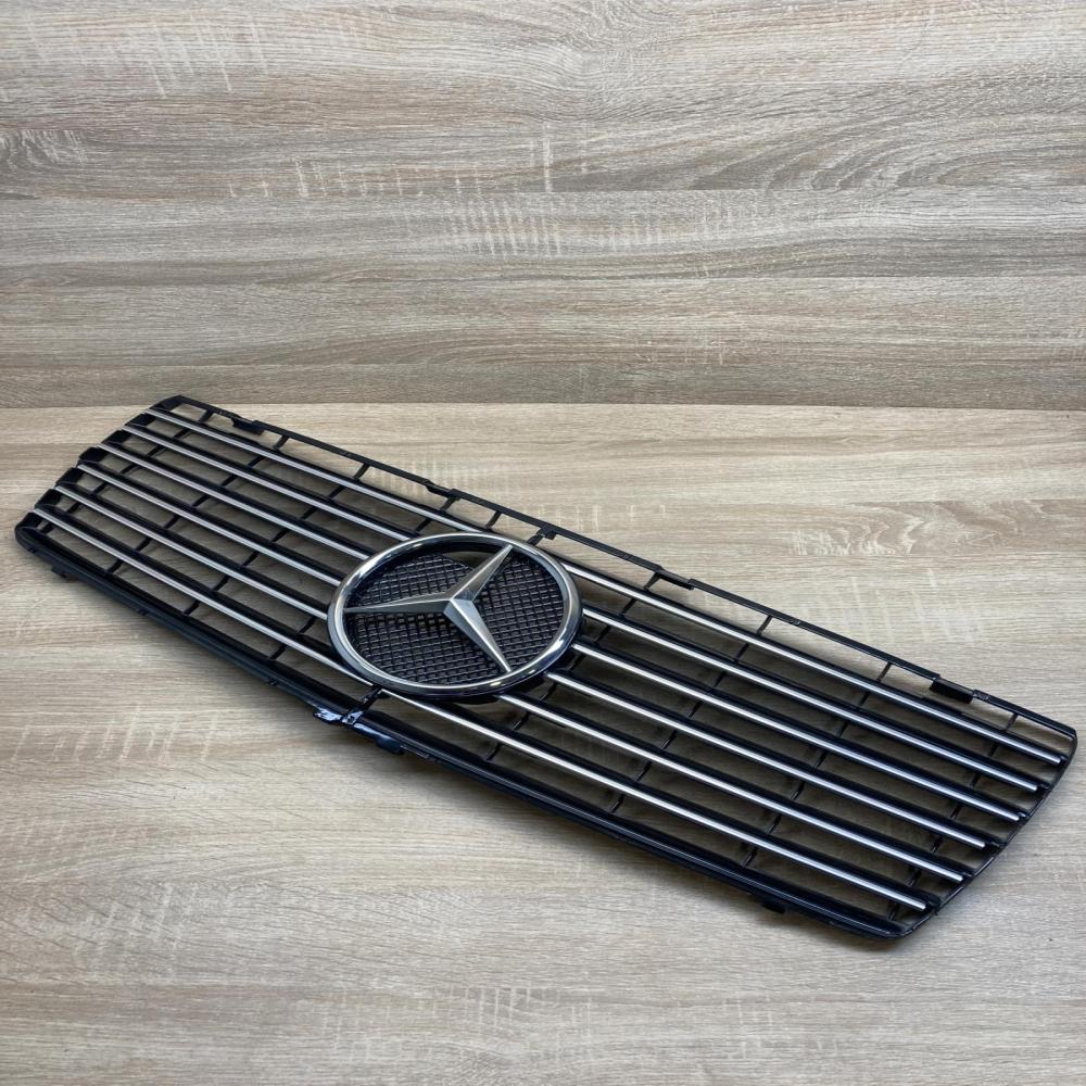 14088803231   Front bumper upper radiator grill Mercedes-Benz S W140