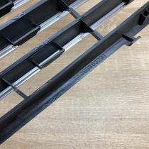 14088803231   Front bumper upper radiator grill Mercedes-Benz S W140