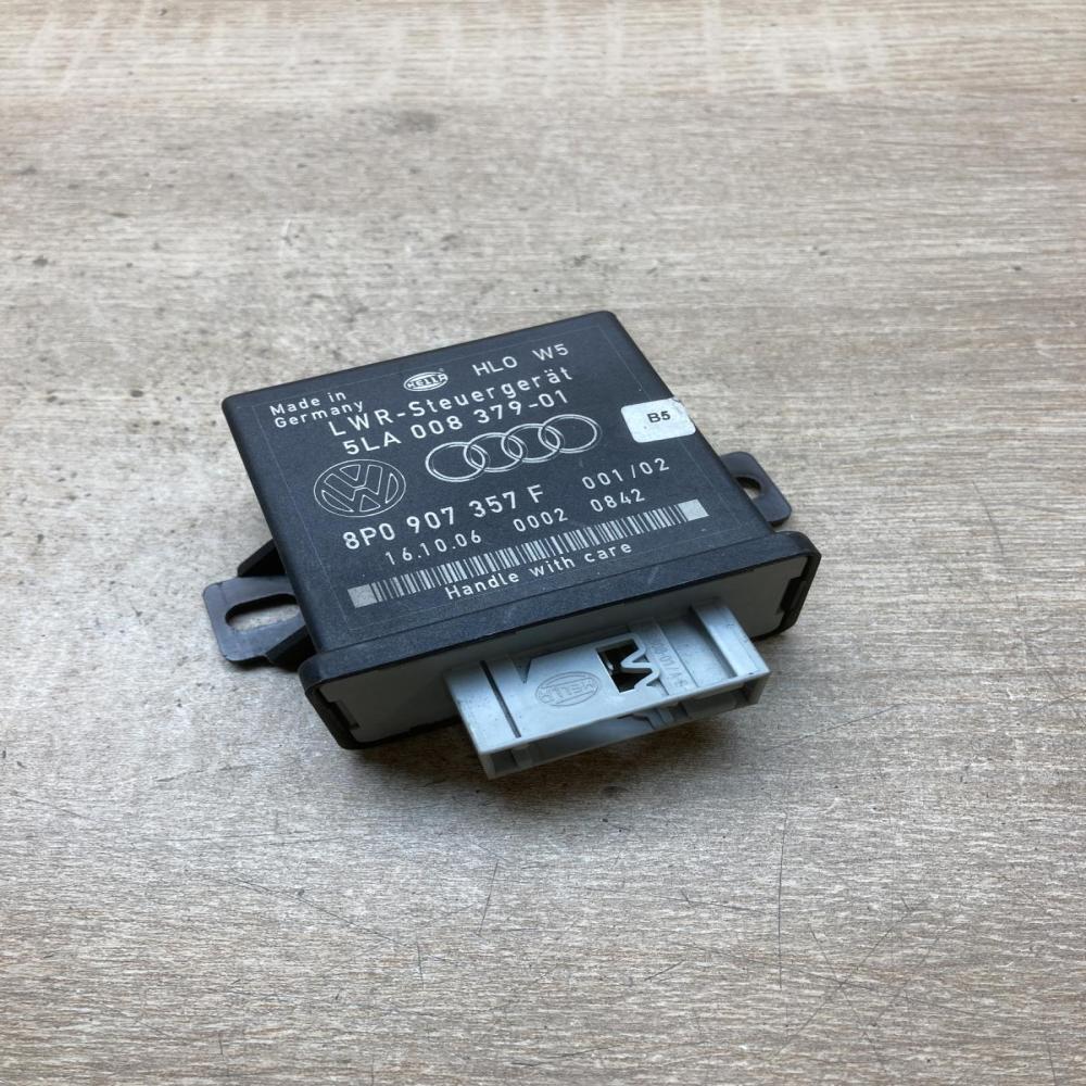 8P0907357F 5LA008379  Light module LCM Audi A3 S3 8P
