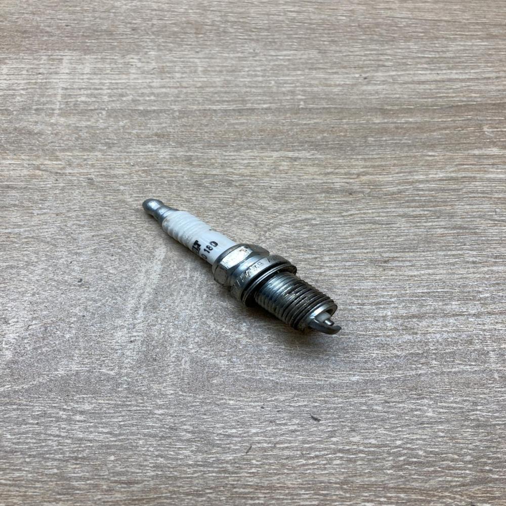 7700500180   Spark plug Renault Trafic I